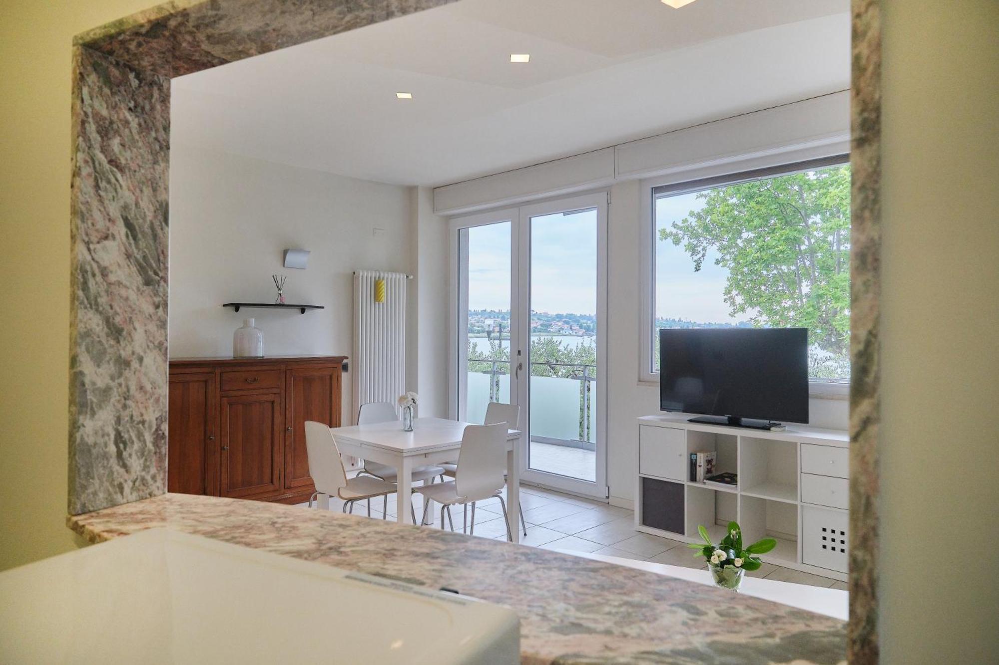 Front Lake Apartment Bardolino Exterior photo