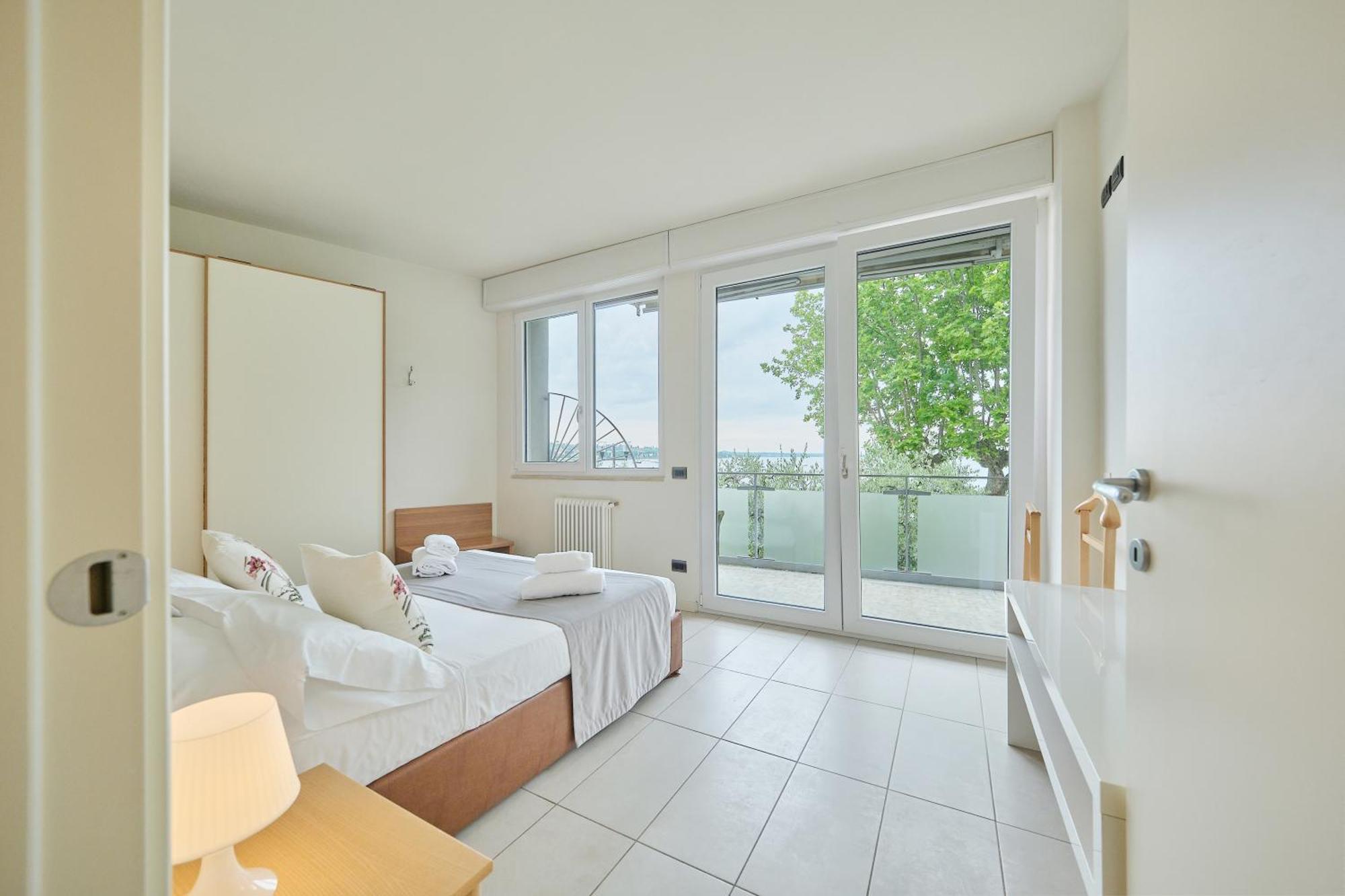 Front Lake Apartment Bardolino Exterior photo